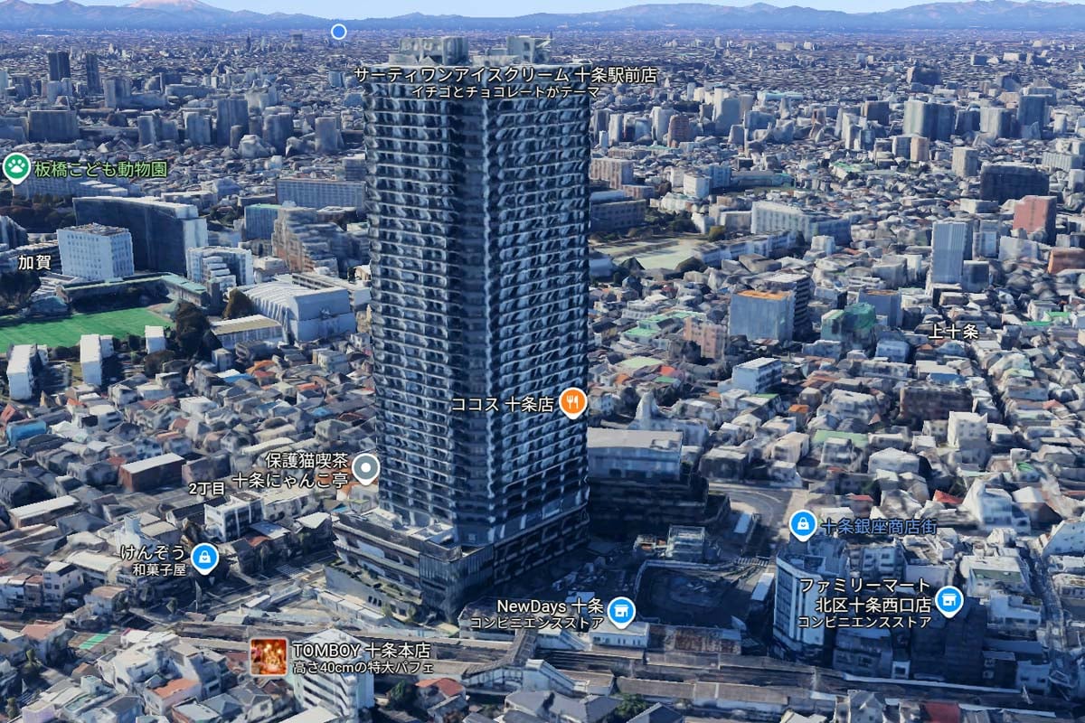 十条駅前にそびえたつ「ザ・タワー十条」(画像:(C)Google)