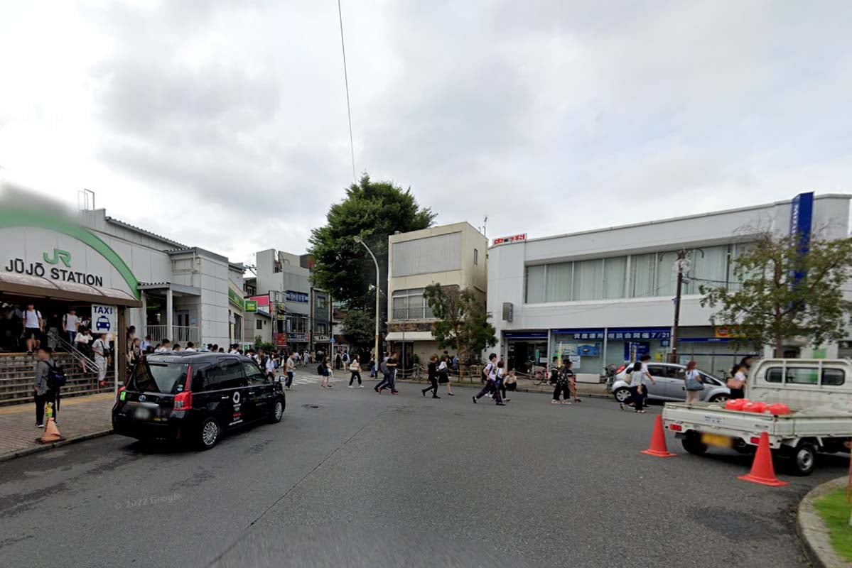 開発前の十条駅前の様子。2019年6月（画像：(C)Google）
