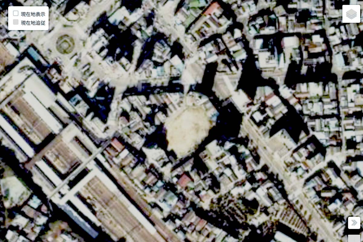 1980年頃に撮影された「日暮里駅」周辺の航空写真（画像：国土地理院）