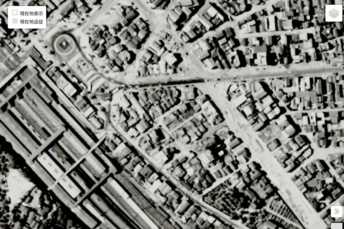 1963年頃に撮影された「日暮里駅」周辺の航空写真（画像：国土地理院）