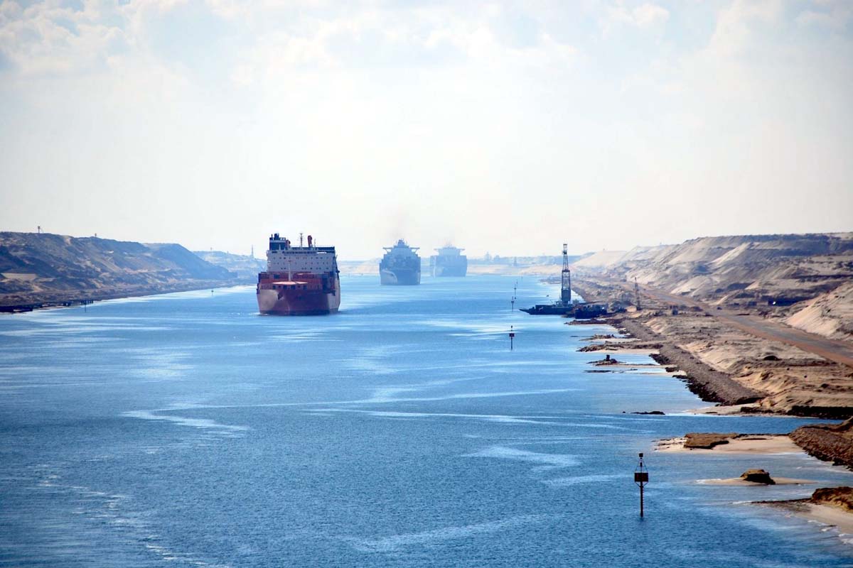 スエズ運河（画像：写真AC）