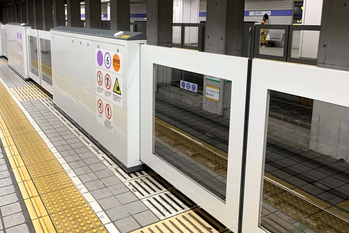 ホームドア（画像：写真AC）