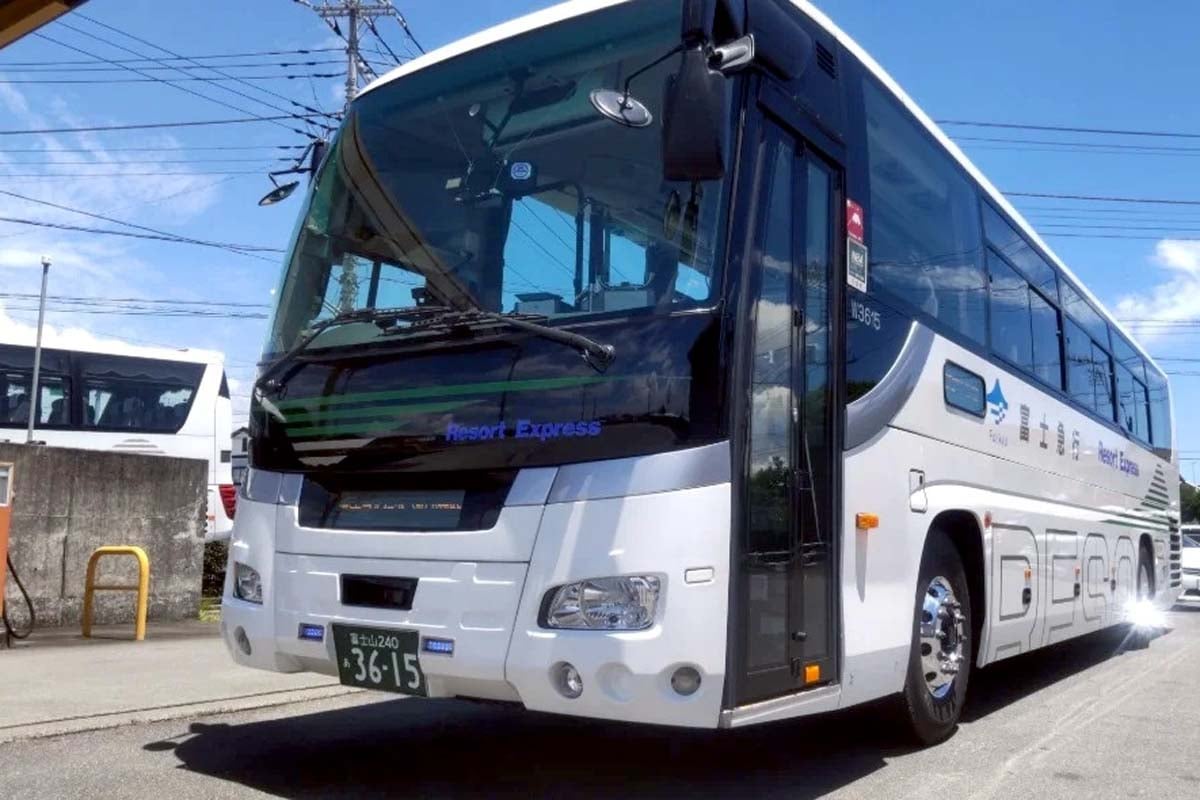 営業利益の柱となっている高速バス（画像：富士急行）