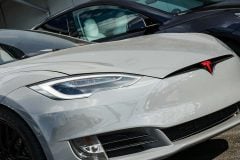 率直に言う テスラ「高級EV撤退 ＝ 敗北」という考えは間違いだ――61%減益の渦中で下した“スペック競争”との決別