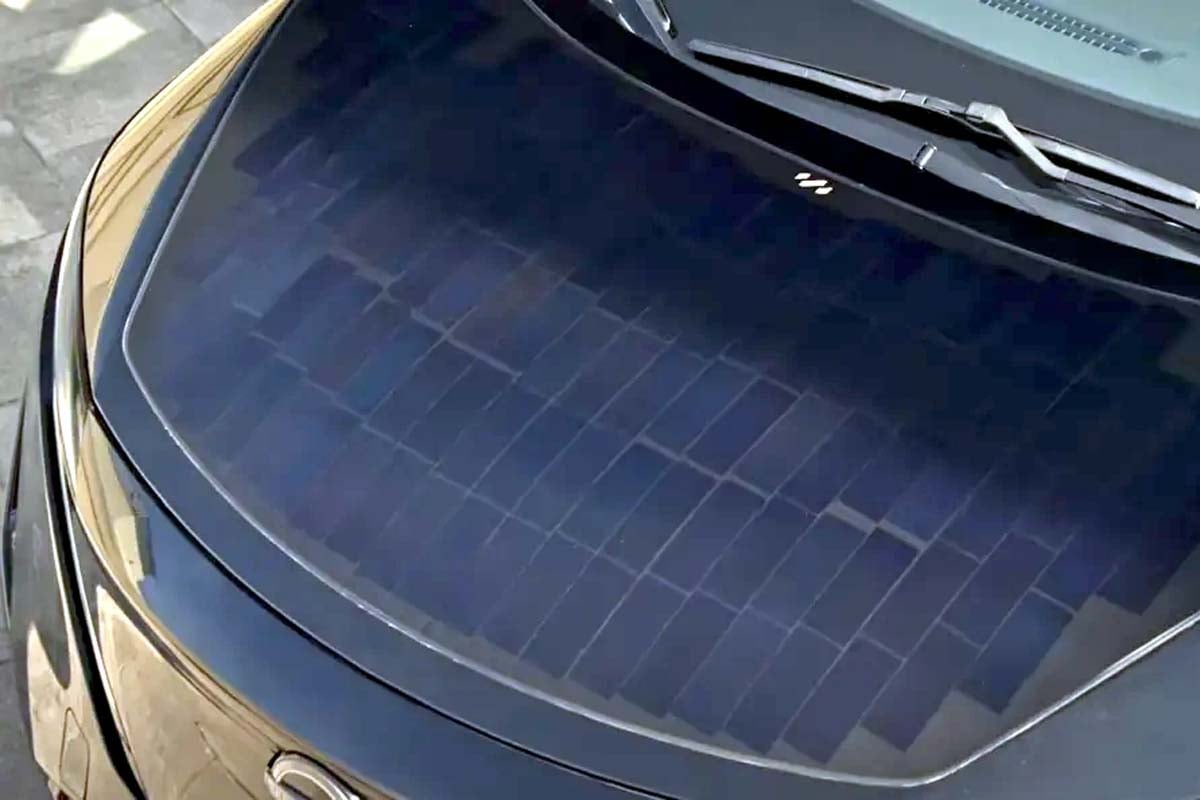 日産・アリアに搭載されたソーラーパネル（画像：ライトイヤー）