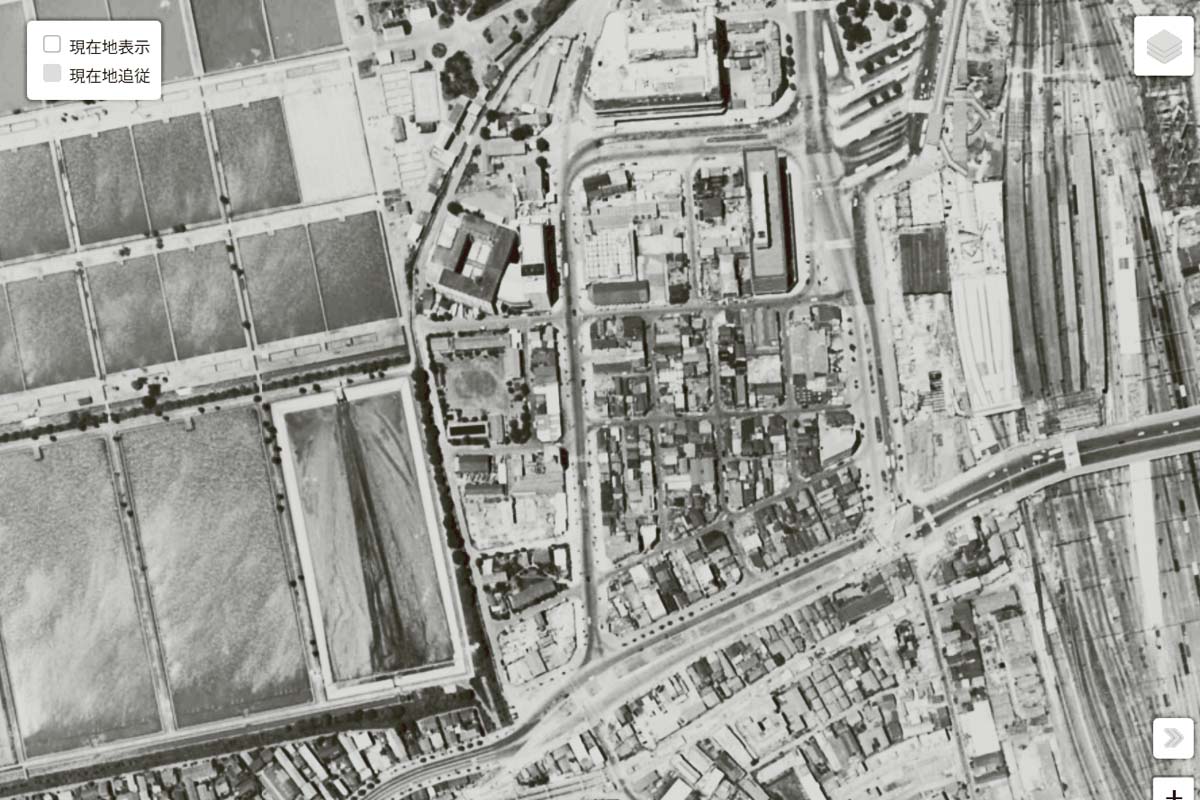 1963年頃の「新宿駅西口」の航空写真（画像：国土地理院）