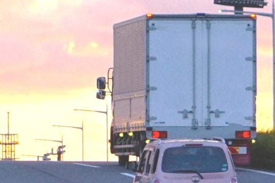 「嫌がらせが怖くて言えない」 中小運送業者に輸送事故を押し付ける“無慈悲な商慣習”――1000万弁済でも現物没収、荷主選別の必然とは