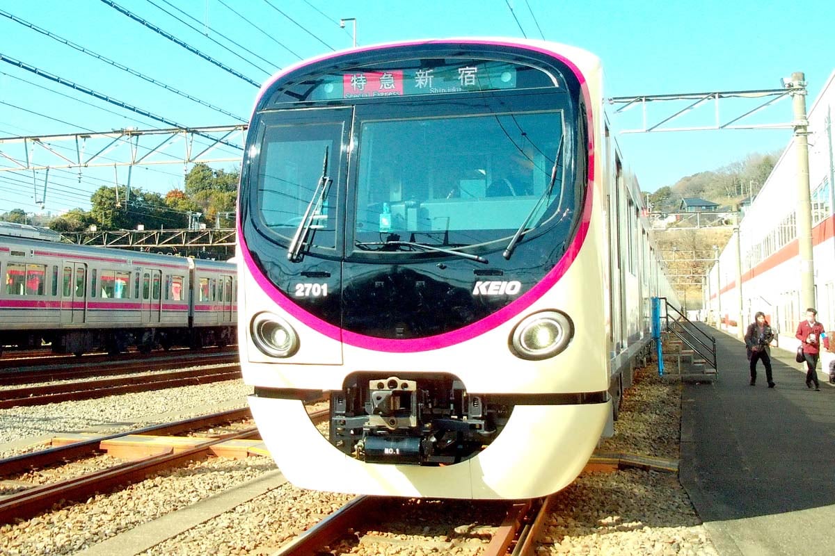 京王電鉄の新型車両「2000系」正面（画像：菅原康晴）
