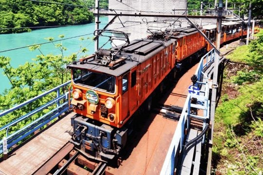 「年間の半分は休業」でも、潰れない鉄道の正体――巨大電力会社の“100%子会社”が冬にだけ見せる特別な姿とは