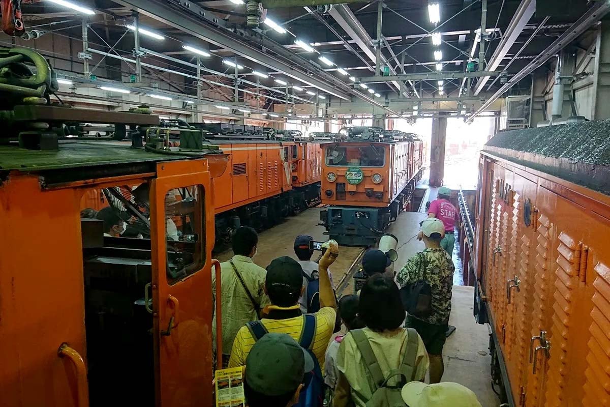 車庫見学会（画像：黒部峡谷鉄道）