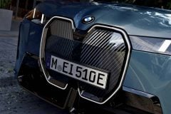 「オラオラ顔で威圧される……」 巨大化するフロントグリル、なぜ自動車メーカーは美学を捨てて拡大するのか？