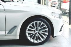 「頭金200万円」を払える富裕層、フルローンで消耗する中間層――新車購入にみる“残酷な階層社会”の正体