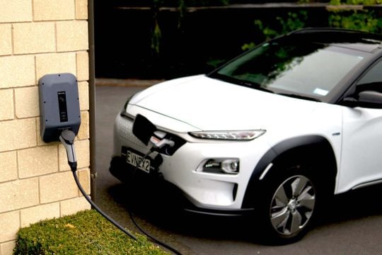 なぜ世界はEVに熱狂し、失望したのか？――「補助金疲れ」でも止まらない、国家とメーカーの消耗戦