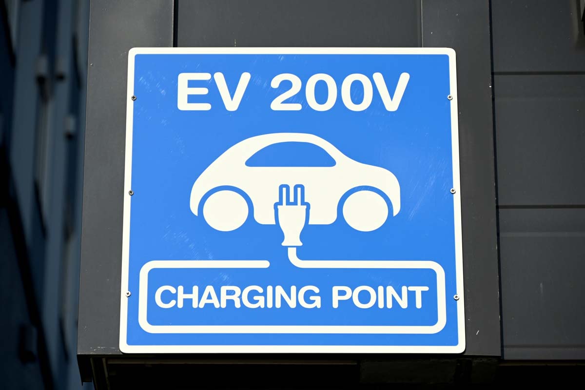 EV充電（画像：写真AC）