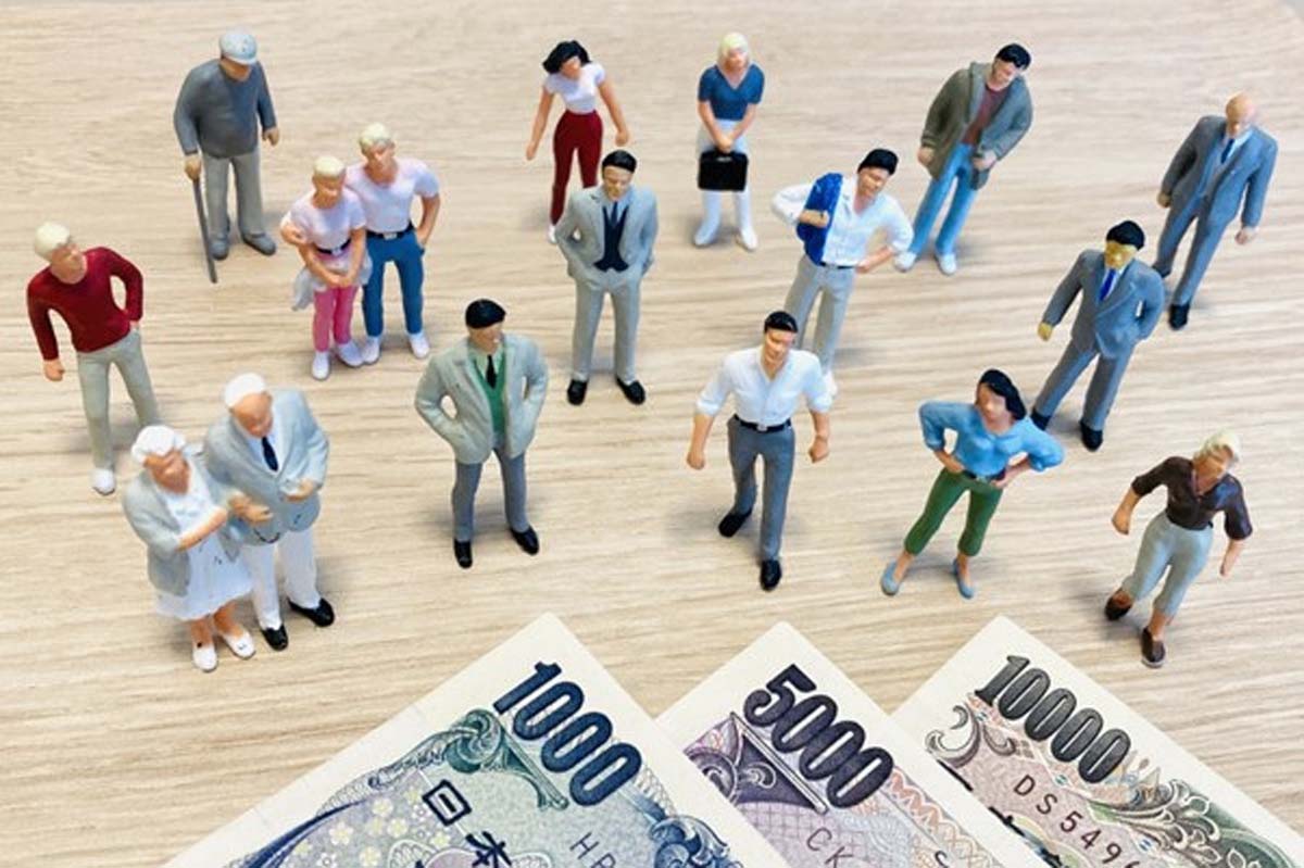 利用者とお金のイメージ（画像：写真AC）
