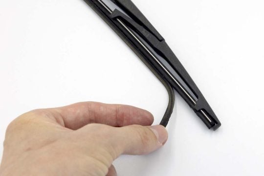 なぜワイパーの「ゴム交換」が減っているのか? 100億ドル市場の動向が示す「メンテナンスの将来像」