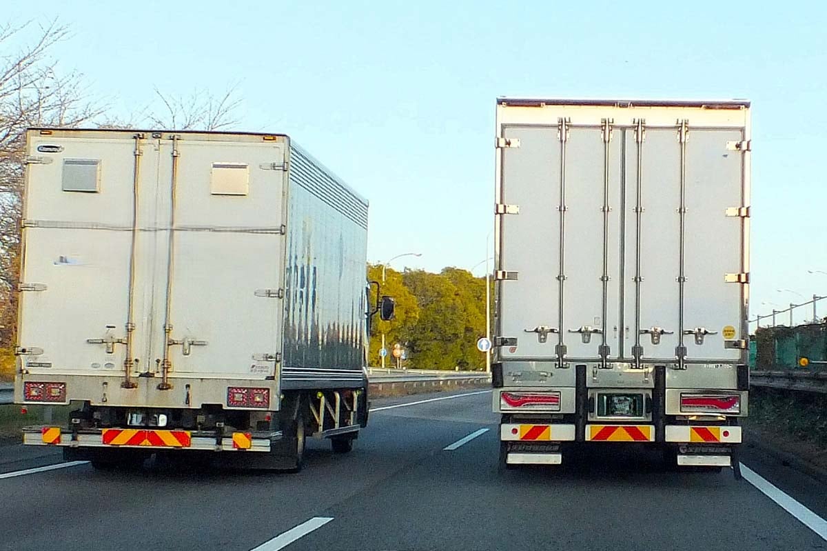 トラック（画像：写真AC）