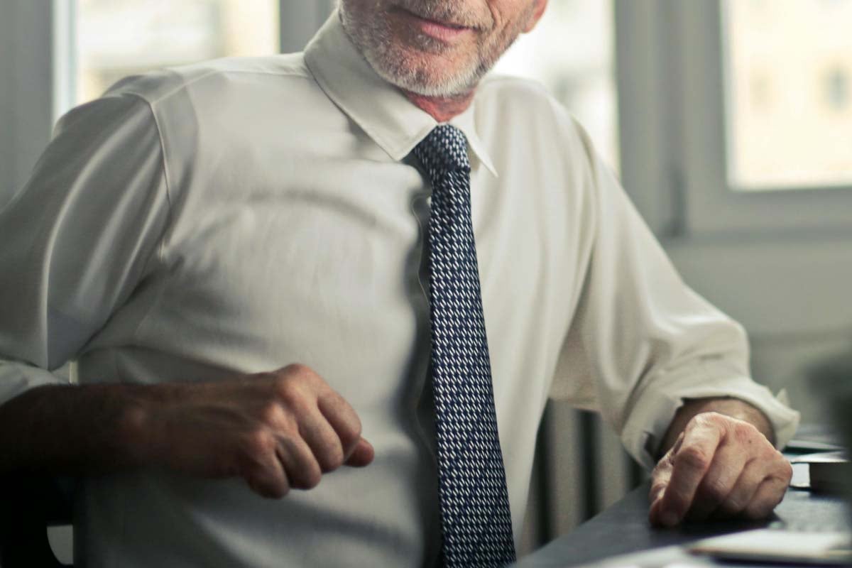 ホワイトカラーイメージ（画像：Pexels）