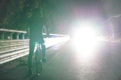 「まぶしくて迷惑です」 新車の9割に搭載されながら、なぜハイビームは公道の“嫌われ者”であり続けるのか？