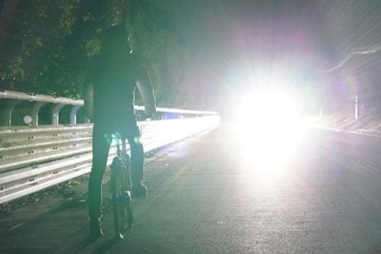 「まぶしくて迷惑です」 新車の9割に搭載されながら、なぜハイビームは公道の“嫌われ者”であり続けるのか？