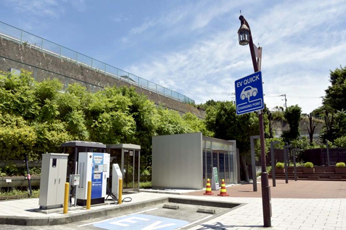 EV急速充電器のイメージ（画像：写真AC）