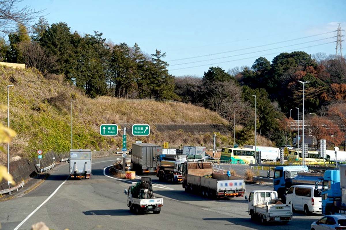 長距離輸送トラックのイメージ（画像：写真AC）