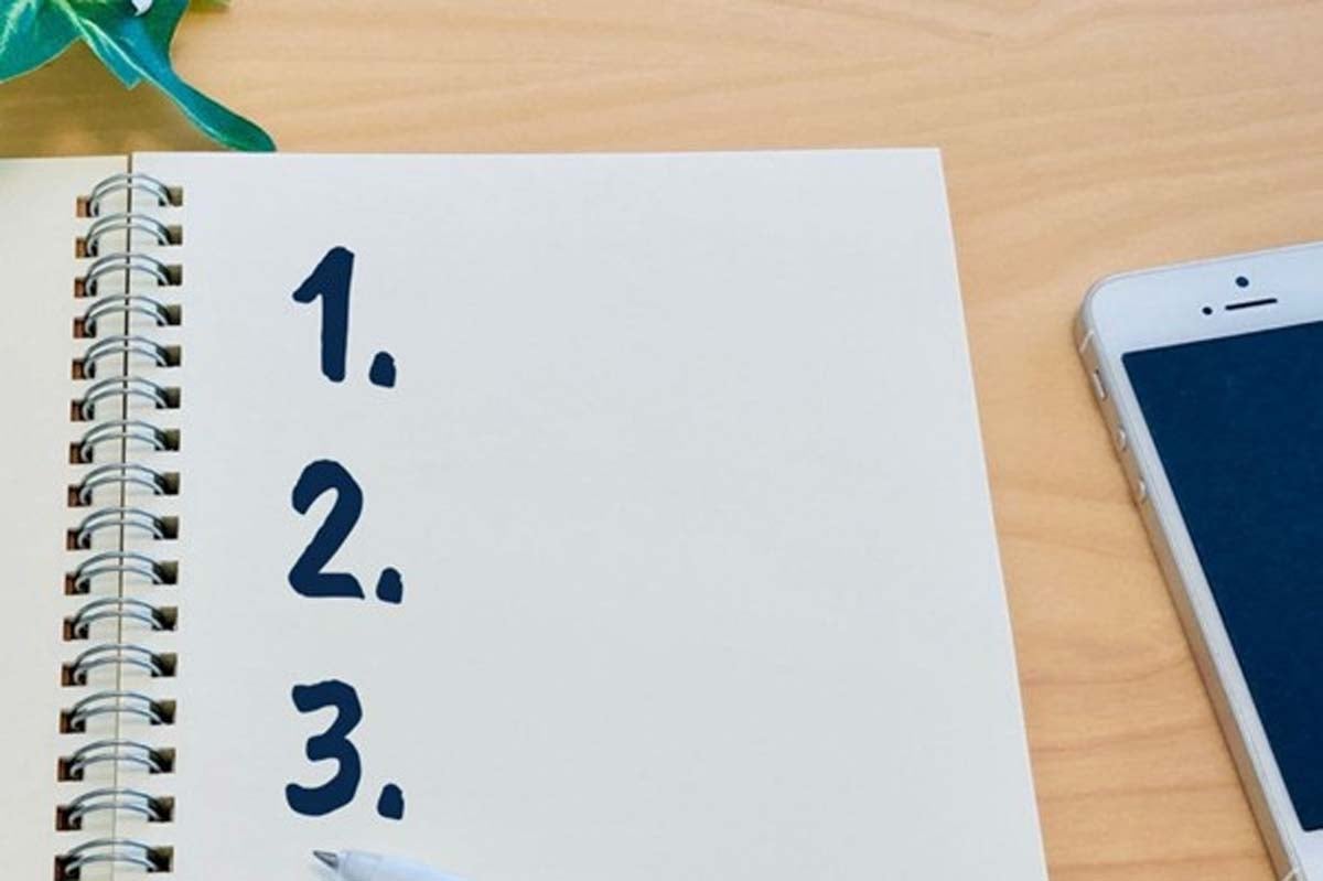 優先順位をつける作業イメージ（画像：写真AC）