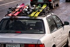 1980～90年代、なぜ車の屋根には「スキー板」が並んだのか？――誰もが当然に思っていた光景、その消失の理由とは