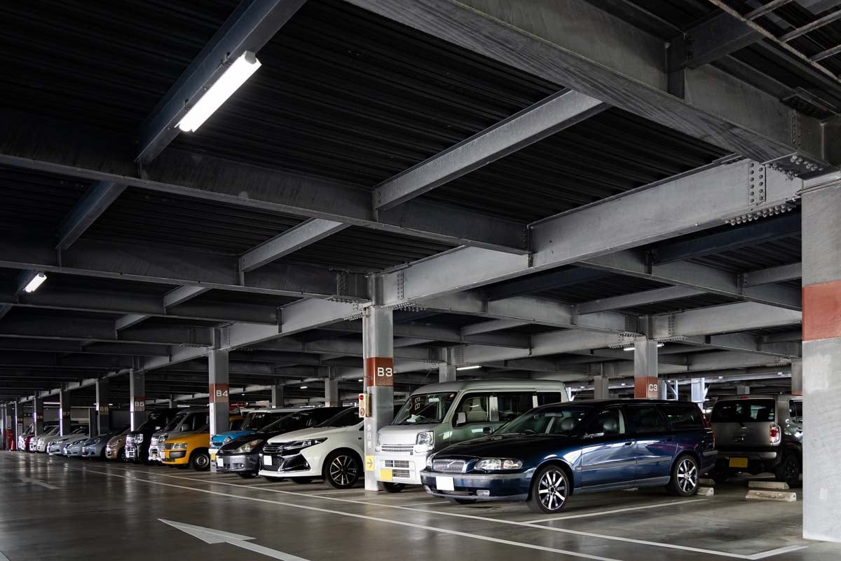 立体駐車場（画像：写真AC）
