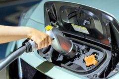 「EVの充電は後回しでいい」 電力不足が迫る日本、巨大データセンター優先でクルマは社会の“手足”として扱われるのか