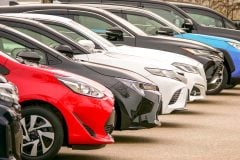 「一社専従はもう限界です」 自動車ケイレツの終焉か? 地銀8行が踏み切った“やむなき自己防衛”、559万人雇用を背負う産業再編とは