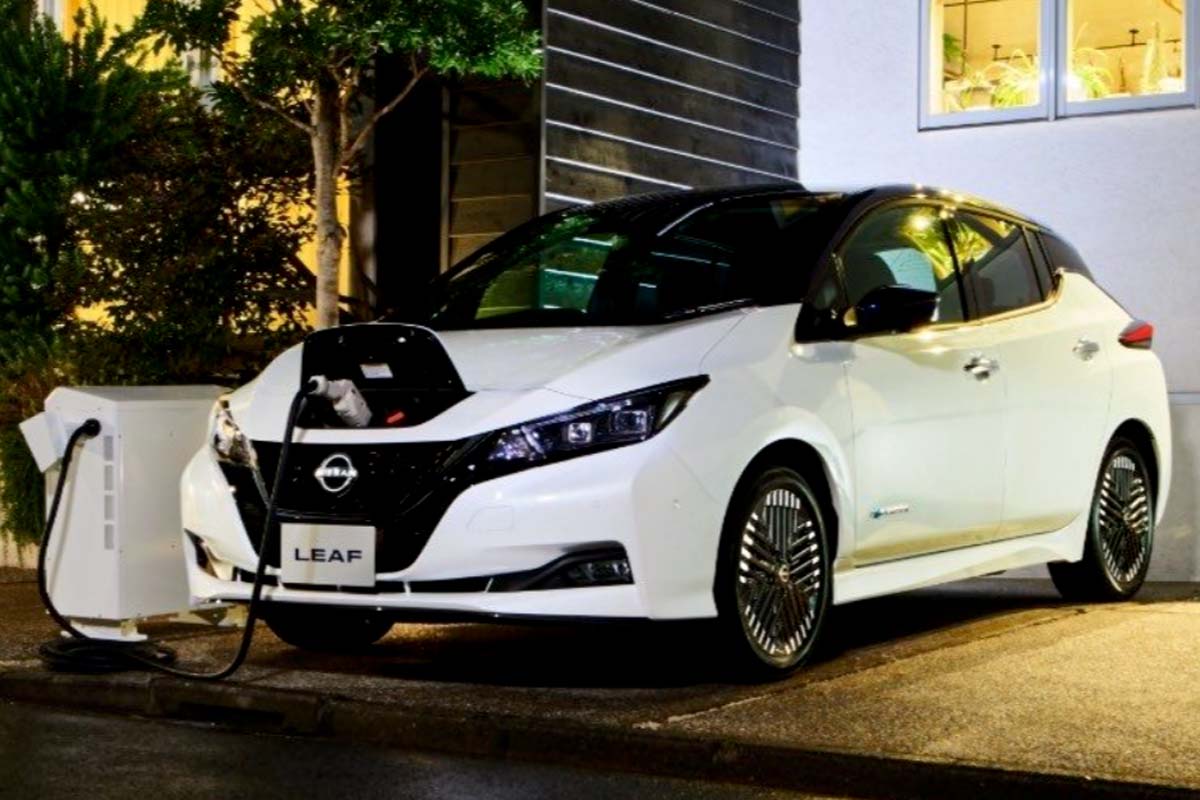 リーフ（画像：日産自動車）