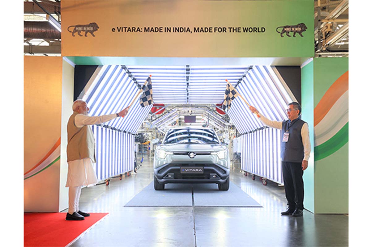 インドでのBEV「e VITARA」の出荷開始記念式典（画像：スズキ）