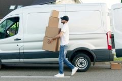 「地球は大事、でも明日届けて」 アマゾン排出量33%増の衝撃――利便性の追求が招いた、物流網の構造的変化