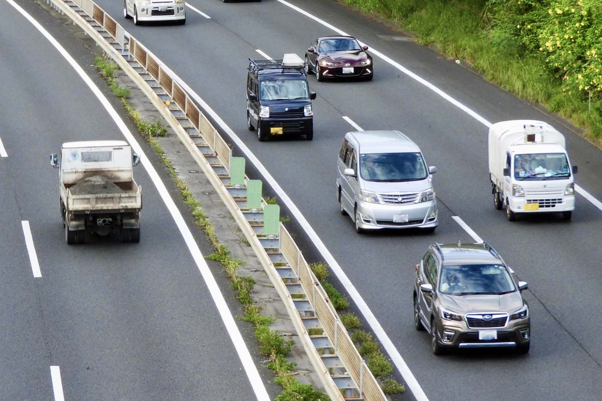 日本運転イメージ（画像：写真AC）