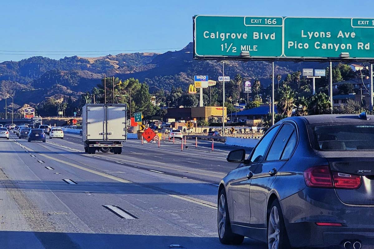 海外運転イメージ（画像：写真AC）