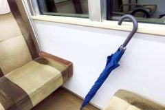 「能無し」「早くしろ」罵られる現場社員――年間200万件の「落とし物対応」が迫った限界、鉄道各社が“丁寧な接客”を手放して築く組織防壁