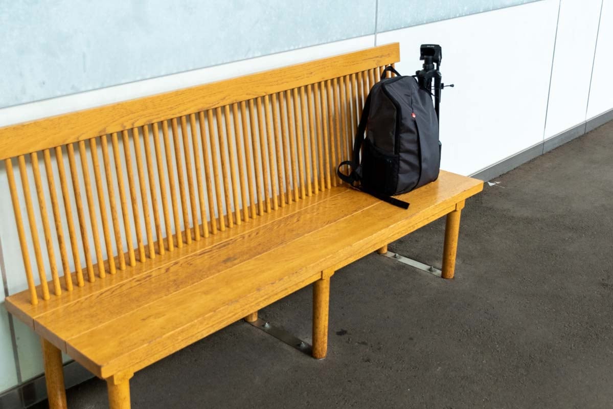 置き忘れたバッグ（画像：写真AC）