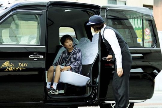 「子どもだけでタクシー」は贅沢なのか――母親の就業率8割超で家庭内送迎は崩壊？ 所有を捨てる新たな暮らし方とは