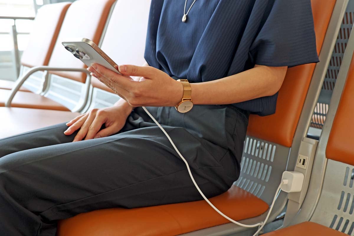 中部国際空港セントレア第1ターミナル搭乗エリアの充電設備（画像：中部国際空港）