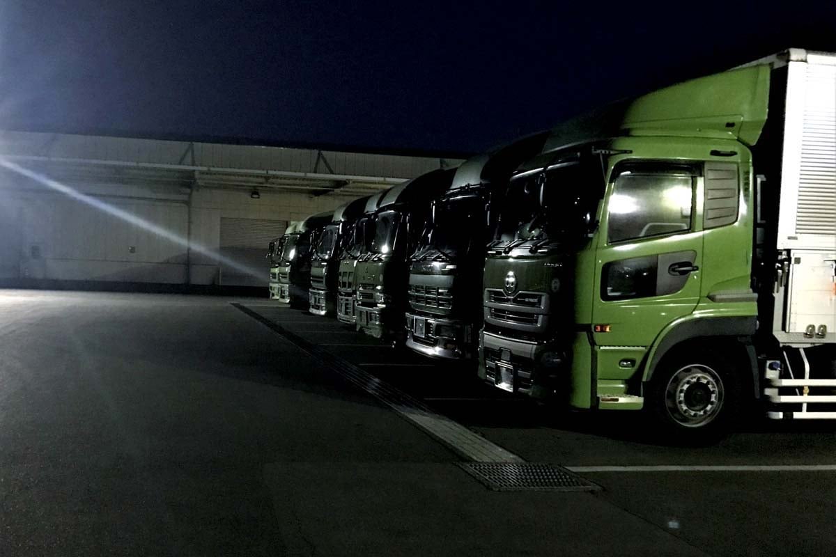 物流トラック（画像：写真AC）