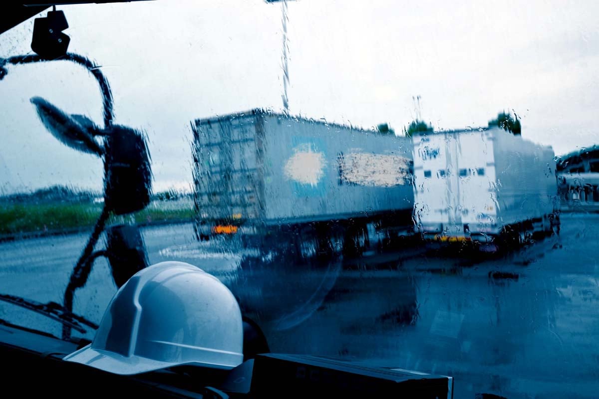 物流トラック(画像:写真AC)