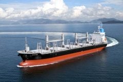 「全長300mの船」なぜ大波にさらされても倒れないのか？ 数百億円の資産を守る目に見えない仕組みとは