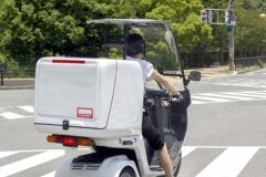 「50cc原付」消滅が直撃――フードデリバリーを襲う“ラストワンマイル危機”