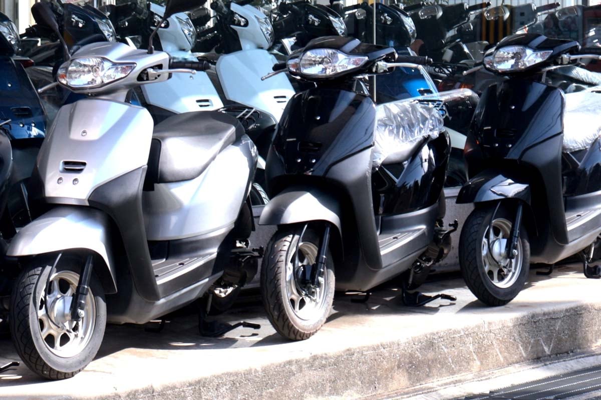 バイクショップ（画像：写真AC）