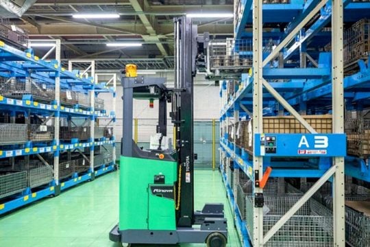 「無人フォークリフト」で倉庫は本当に救えるのか？――1台1000万円超、前向きだった現場担当者が突然沈黙する理由
