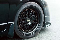 「あなたの車も狙われる?」 わずか1.6万円で監視される恐怖──タイヤ空気圧センサーが“発信機”と化す現実とは