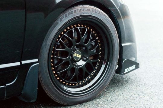 「あなたの車も狙われる?」 わずか1.6万円で監視される恐怖──タイヤ空気圧センサーが“発信機”と化す現実とは