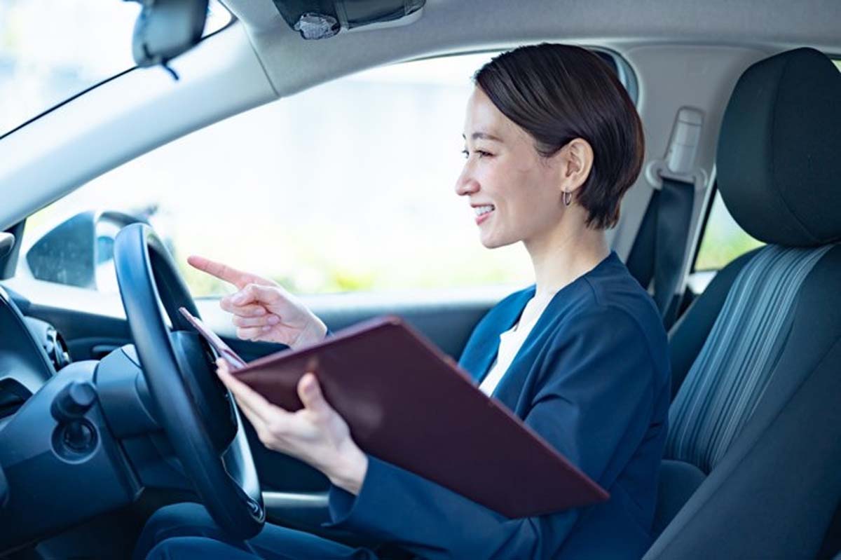 カーディーラーによるサポートのイメージ（画像：写真AC）