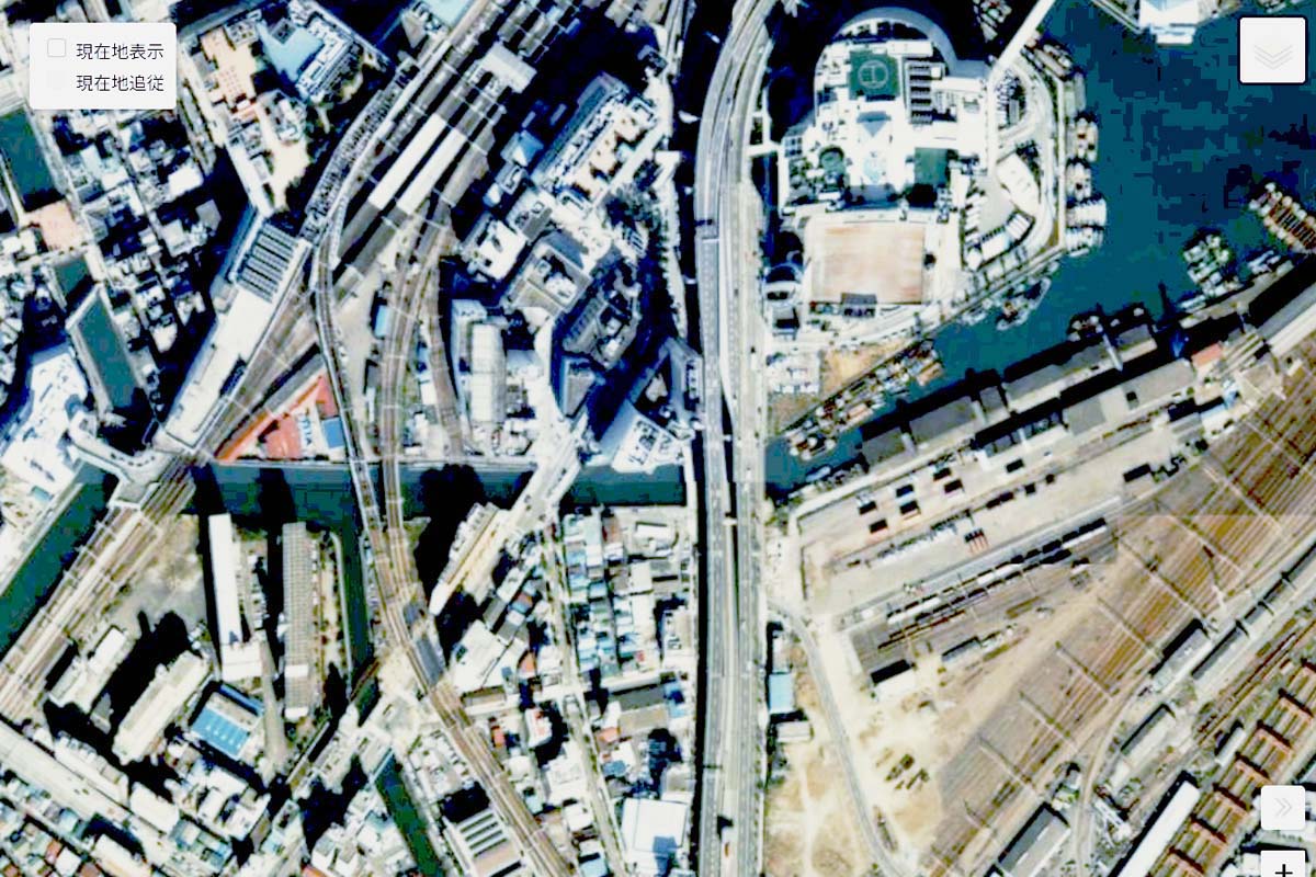 1990年頃の「横浜駅」周辺の航空写真（画像：国土地理院）